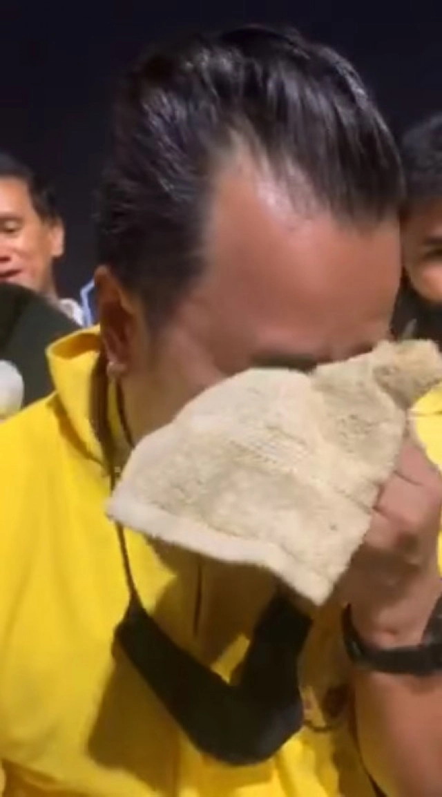 สักข้อความ "กล้ามาก เก่งมาก ขอบใจ" ลงบนแขน เพื่อเป็นความทรงจำตลอดชีวิต