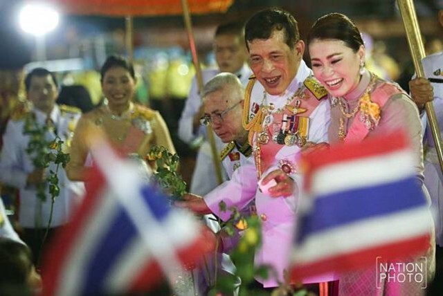 "ในหลวง-พระราชินี" พระราชทานเงินที่ประชาชนทูลเกล้าฯ ถวาย ให้รพ.ซื้อเครื่องมือแพทย์