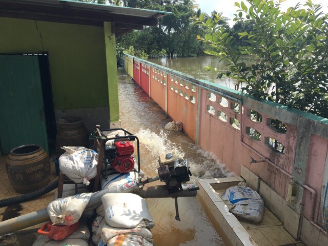 ท่วมซ้ำโรงเรียนบ้านกอก น้ำล้นเขื่อนลำพระเพลิงอีกรอบ