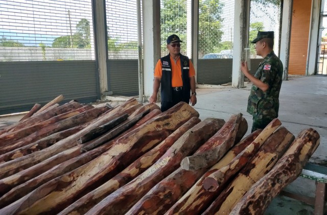 ยึดใม้พะยูง 34 ท่อนส่งลงเรือขายประเทศเพื่อนบ้าน