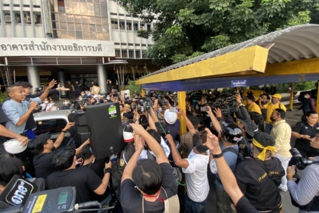 ถอนคดีทำให้เสียทรัพย์กลุ่มอาชีวะช่วยชาติป่วนม็อบรามฯ