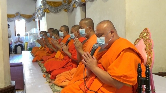 พ่อเมืองน่านชวนพุทธศาสนิกชนร่วมพิธีเจริญพระพุทธมนต์