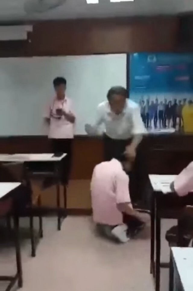 คลิปว่อนครูตบหน้านร.ดังสนั่น ท้าแม่อยู่ไหนไปเรียกมา !!