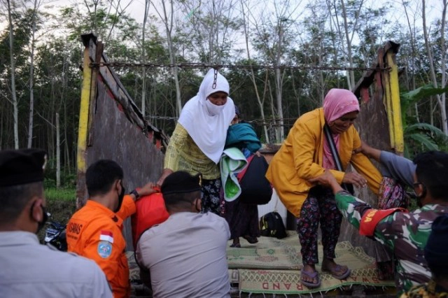 อินโดฯ สั่งอพยพกว่า 600 ชีวิต หวั่น ‘ภูเขาไฟเมราปี’ ปะทุใหญ่