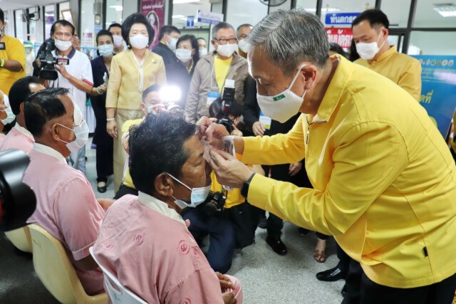 จัดหน่วยแพทย์อาสาเฉพาะทางร่วมใจเฉลิมพระเกียรติฯ