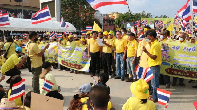 "หมอวรงค์"นำชาวโคราชแสดงพลังปกป้องสถาบัน