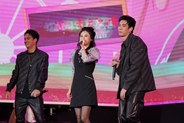 "วาฬเกยตื้น" ลอยลำคว้าอันดับ 1 เพลงฮิตที่สุดแห่งปี!ใน Thailand Top100 by JOOX