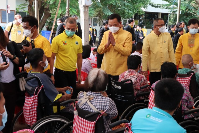 จัดหน่วยแพทย์อาสาเฉพาะทางร่วมใจเฉลิมพระเกียรติฯ