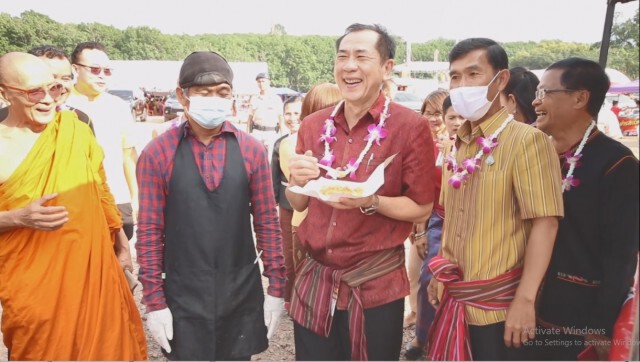 วัดไพรพัฒนาจับมือพาณิชย์จังหวัดเปิดตลาดนัดชายแดน