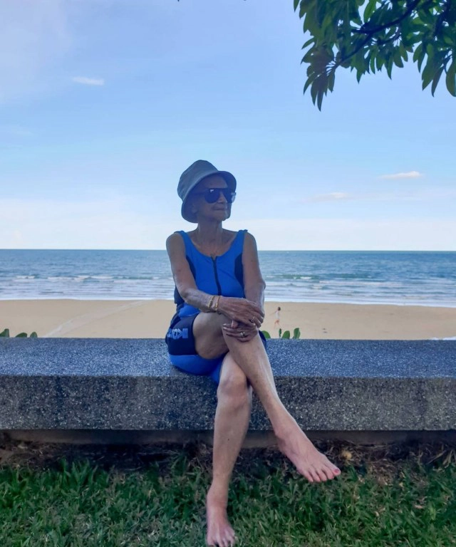 "คุณยายมารศรี" แข็งแรงสดชื่นเป่าเค้กวันเกิดอายุครบ 100 ปี