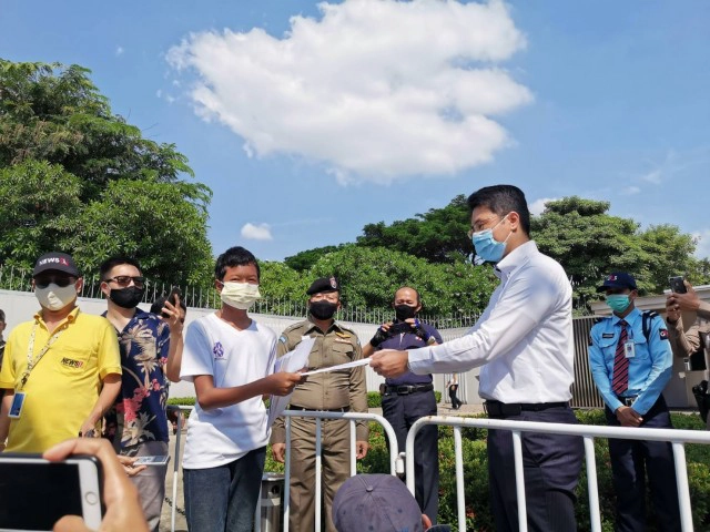 "คชโยธี" ลุยเอง!! ยื่นหนังสือสถานทูตญี่ปุ่น ถาม "ปวิน" อยู่โตเกียวสถานะอะไร