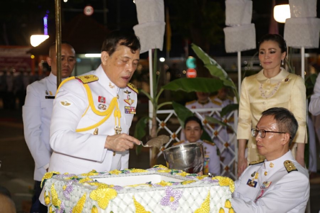 "ในหลวง-พระราชินี" ทรงเปิดศาลเยาวชนฯ อุดรธานี "ในหลวง-พระราชินี" ทรงเปิดศาลเยาวชนฯ อุดรธานี