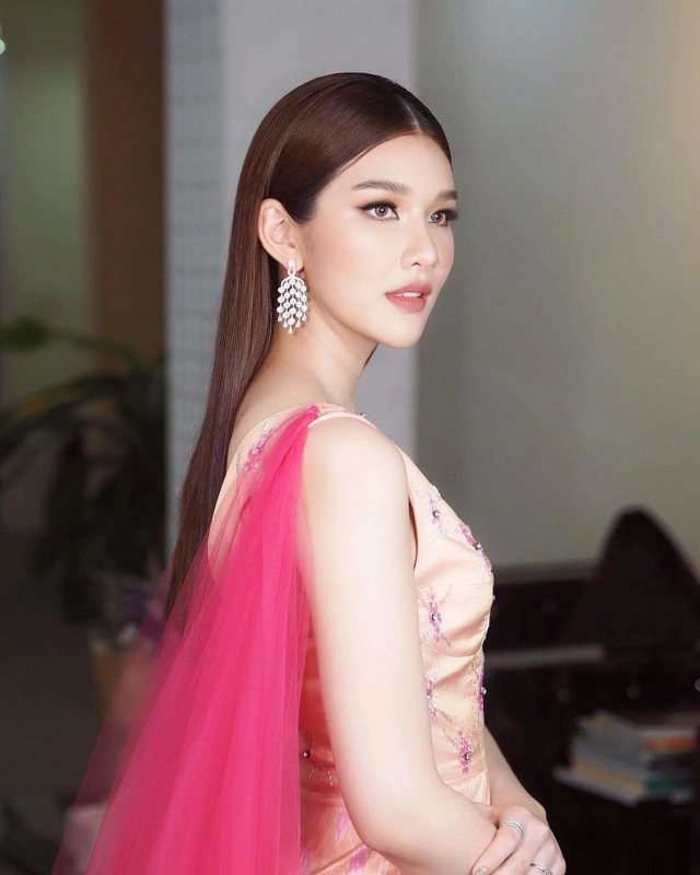 เปิดดีกรีไม่ธรรมดาเมียผู้กองนัส "จุ๊บจิ๊บ ธนพร" สวยและรวยมาก