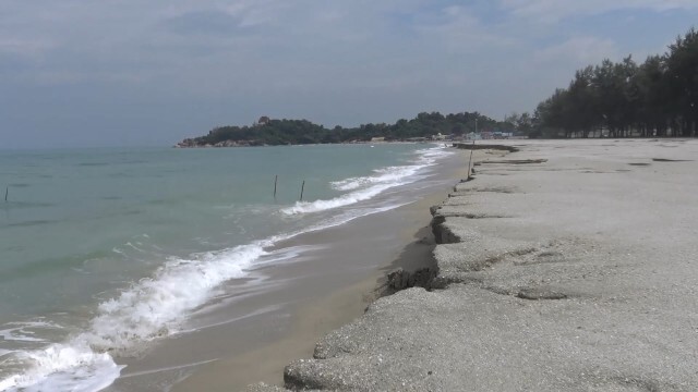 หาดชลาทัศน์วิกฤติหนักคลื่นซัดหน้ามรสุม