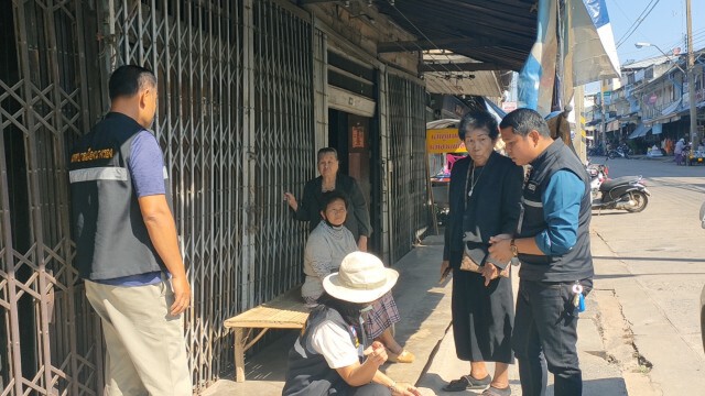 ผู้รับเหมามักง่ายลาดปูนทับฟุตบาทหลวงตาเดินบิณฑบาตสะดุดล้ม
