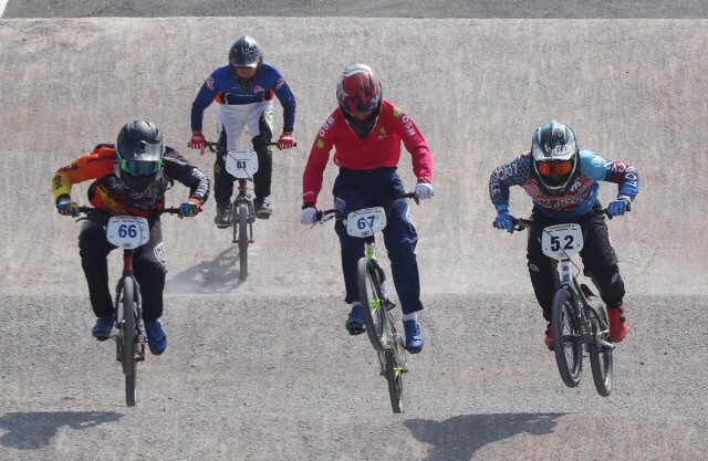 4 นักปั่นทีมชาติคว้าแชมป์BMX ประเทศไทยถ้วยพระราชทาน