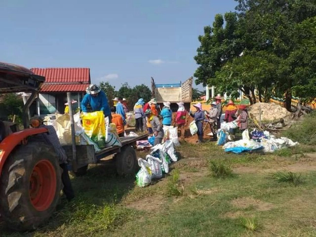 รวมพลังชุมชนซ่อมฝาย-ถนน หลังถูกน้ำกัดเซาะเสียหาย