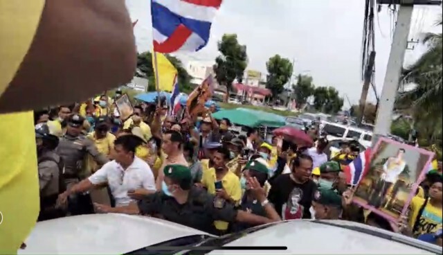 โห่ไล่ "ธนาธร"ช่วยผู้สมัครนายกอบจ.นครศรีฯหาเสียง