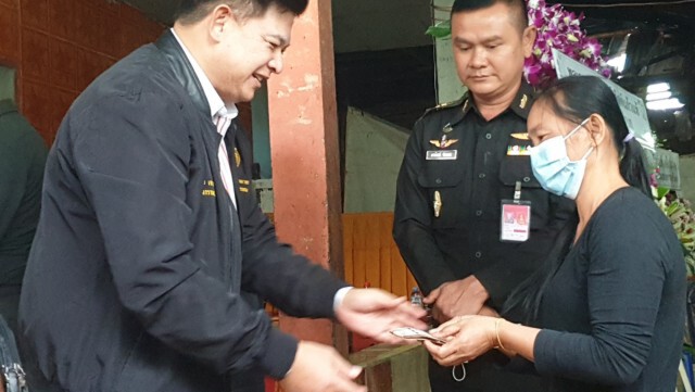 ส.ส.สิระ ลงพื้นที่ตรวจที่เกิดเหตุซ้ำปมพลทหารผูกคอตาย