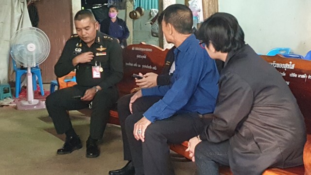 ส.ส.สิระ ลงพื้นที่ตรวจที่เกิดเหตุซ้ำปมพลทหารผูกคอตาย