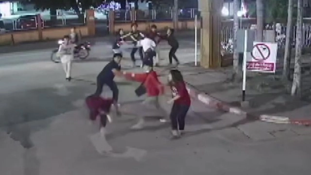 ฉาวอีก! วัยรุ่นยกพวกตีกันในรพ.กำแพงเพชร