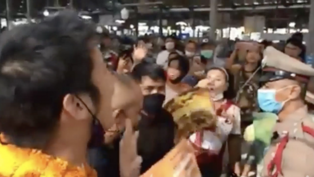 ‘ดร.นิว’โพสต์คลิป’ธนาธร’ชาวเน็ตแห่วิจารณ์