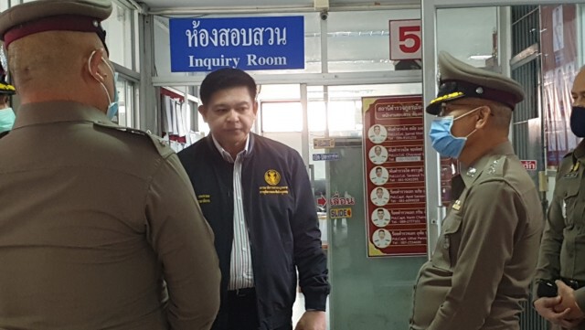 ส.ส.สิระ ลงพื้นที่ตรวจที่เกิดเหตุซ้ำปมพลทหารผูกคอตาย