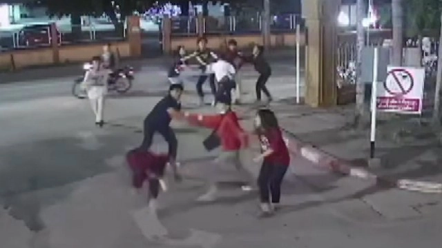 ฉาวอีก! วัยรุ่นยกพวกตีกันในรพ.กำแพงเพชร