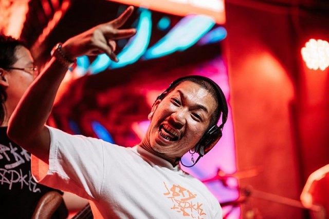 "แจ๊ส-แจง" ยังรักกันดี แถมทุ่มหนักหาโชคขอพร "ไอ้ไข่"