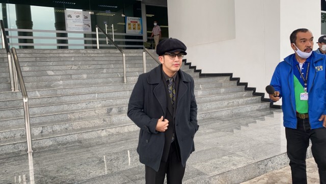 'แอมมี่ เดอะบอตทอมบลูส์' รายงานตัวศาล