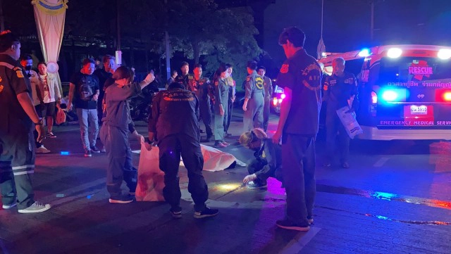 กู้ชีพฯสุดยื้อชีวิต!! 'ฮาเล่ย์'ฝ่าไฟแดงพุ่งชนรถตู้สนั่นแยกสุคนธสวัสดิ์