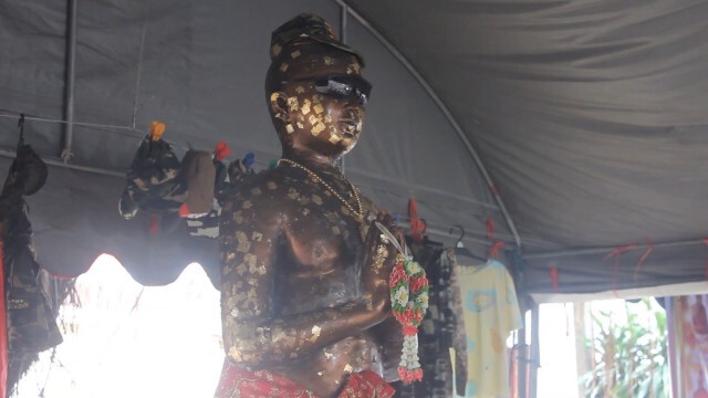 สาวเชียงใหม่สุดเฮง หอบเงิน3 แสนแก้บน "ไอ้ไข่" วัดบรมธาตุ หลังถูกหวยสิงคโปร์ รับเงินกว่าล้านบาท