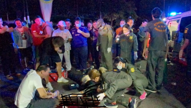 กู้ชีพฯสุดยื้อชีวิต!! 'ฮาเล่ย์'ฝ่าไฟแดงพุ่งชนรถตู้สนั่นแยกสุคนธสวัสดิ์