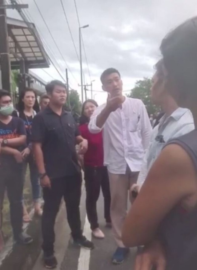ไม่รอด! "ธนาธร" แอบลงพื้นที่ช่วยหาเสียงที่พังงา โดนชาวบ้านพาลูกหลานตะโกนไล่