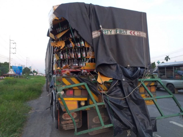 ชน 3 คันรวดบนถนนมิตรภาพ เจ็บ 3 ราย