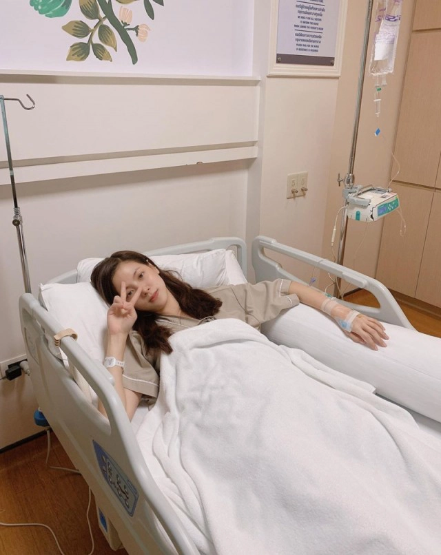 "ใบเฟิร์น" ทรุดกลางกอง นำตัวส่งโรงพยาบาลด่วน เหตุอาหารเป็นพิษ