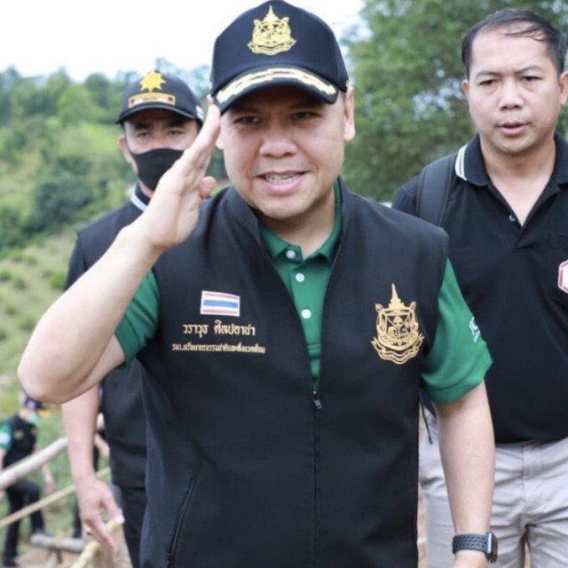 "กรมทะเล" รับมอบอุปกรณ์การแพทย์ช่วยสัตว์ทะเล
