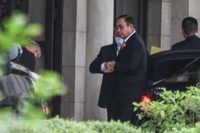 "บิ๊กตู่" ร่วมประชุมสุดยอดอาเซียน เมินตอบตั้งภรรยา"ธรรมนัส"