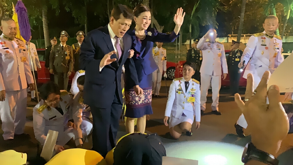 "บิณฑ์" รอรับเสด็จ พร้อมก้มกราบในหลวง สุดปิติพระองค์ท่านจำได้
