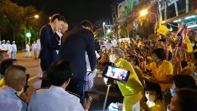 "บิณฑ์" รอรับเสด็จ พร้อมก้มกราบในหลวง สุดปิติพระองค์ท่านจำได้