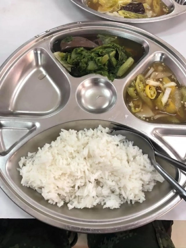 ดูอีกมุม!! จากอดีตพลทหารหนุ่ม เปิดภาพกับข้าวของจริงไม่สวยหรูอย่างที่เห็น