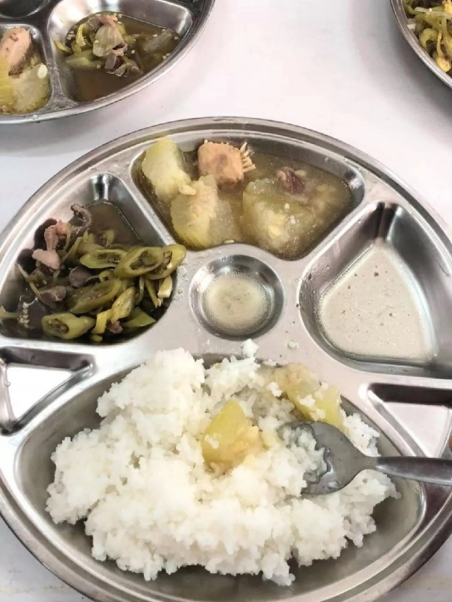 ดูอีกมุม!! จากอดีตพลทหารหนุ่ม เปิดภาพกับข้าวของจริงไม่สวยหรูอย่างที่เห็น