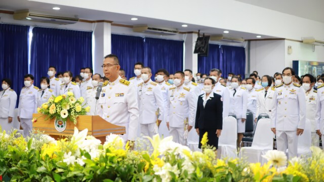 จังหวัดปทุมธานี ประกอบพิธีวางพานพุ่มดอกไม้สด เนื่องใน "วันพระบิดาแห่งฝนหลวง" ประจำปี 2563