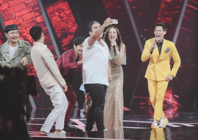 เซอร์ไพรส์สุดๆ "มาดามแป้ง"โผล่รายการ ร้องข้ามกำแพง เผยเป็นครั้งแรกที่ออกเกมโชว์