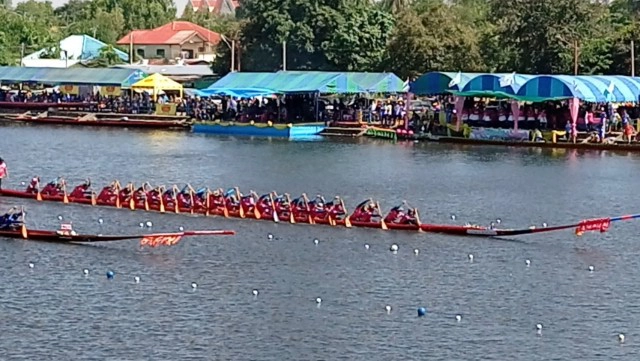 เริ่มแล้วแข่งขันเรือยาวชิงถ้วยพระราชทานฯ