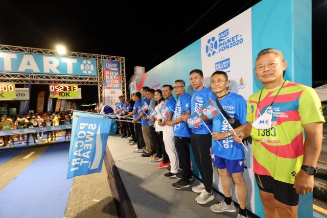 ณัฐวุฒิ- วรพรรณ แชมป์"โพคารี่สเวทภูเก็ตธอน2020"ระยะ10 กม.