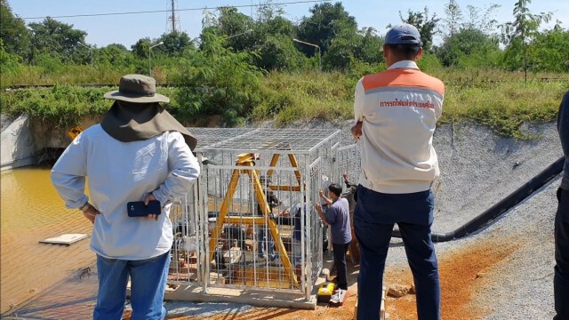 การรถไฟฯส่งทีมช่าง ซ่อมเครื่องสูบน้ำ หลังหนุ่มยกครัวเล่นน้ำประชด