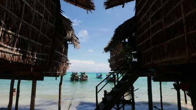 กดลาพักร้อนแล้วไปเที่ยว หมู่บ้านมอแกน ดำน้ำตื้นดูนีโม่ ชมหาดทรายขาวที่"หมู่เกาะสุรินทร์"