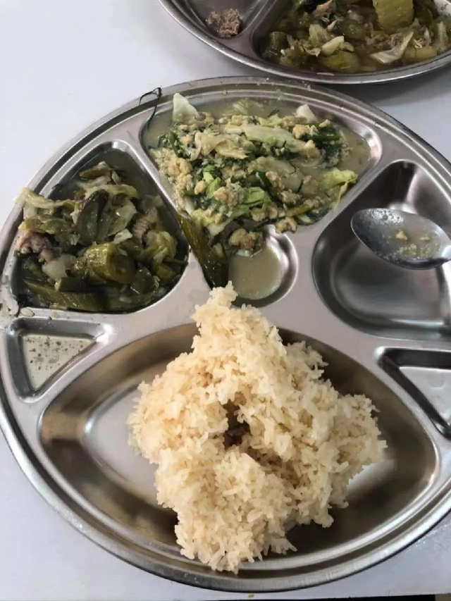 ดูอีกมุม!! จากอดีตพลทหารหนุ่ม เปิดภาพกับข้าวของจริงไม่สวยหรูอย่างที่เห็น