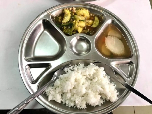 ดูอีกมุม!! จากอดีตพลทหารหนุ่ม เปิดภาพกับข้าวของจริงไม่สวยหรูอย่างที่เห็น